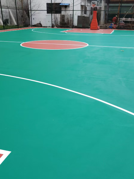 全州 球场长期使用易出现地面开裂
